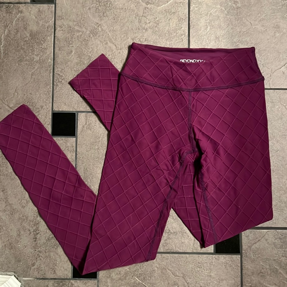 Beyond yoga quilted purple leggings size Small